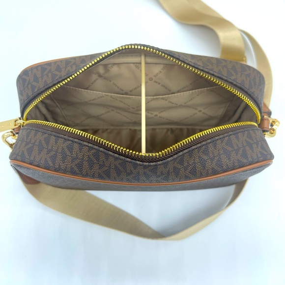 Michael Kors Kenly LG Pocket Xbody &Trifold Wallet - Picture 9 of 11